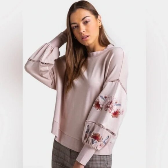 Harper Heritage Cropped Sweatshirt w/ Floral Embroidered Detail-Size S - Picture 1 of 13